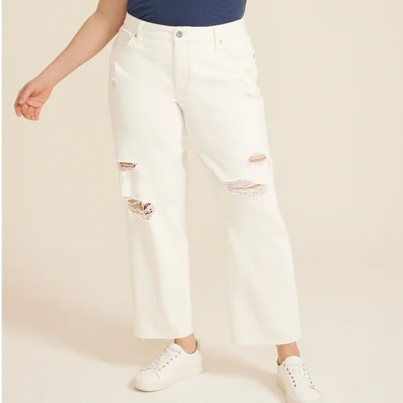 NWT Maurices Women's Distressed White Jeans with Raw Hem 20W