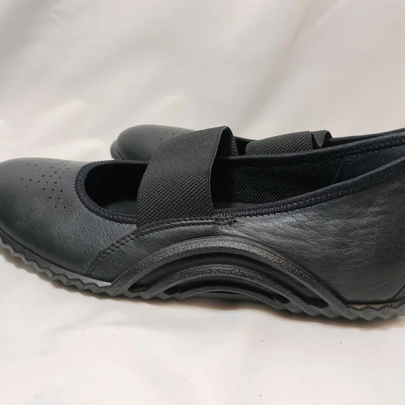 Ecco Vibration 1.0 Black Mary Jane Slip-On‎ Shoes