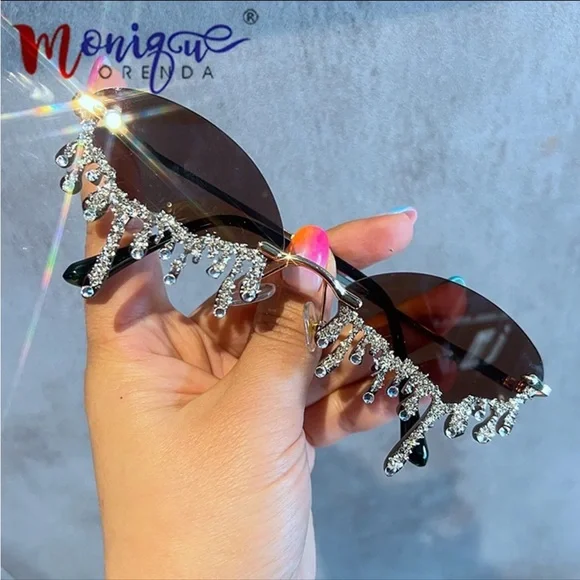 Gorgeous Teardrop Diamond Gold & Blingy Rimless Sunglasses!