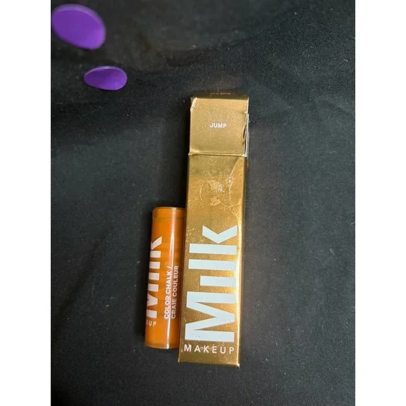 Milk make up color chalk in shade JUMP