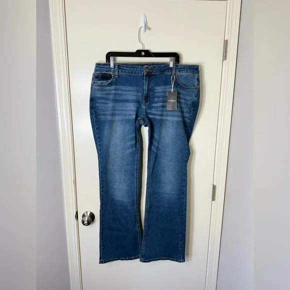 NWT Flamingals Women’s Medium Wash Bootcut Jeans Plus Size‎ 3X