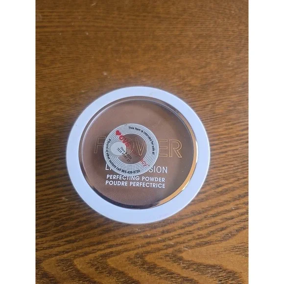 Flower Beauty Light Illusion Perfecting‎ Powder, Mocha D3 0.28 Oz - NEW!