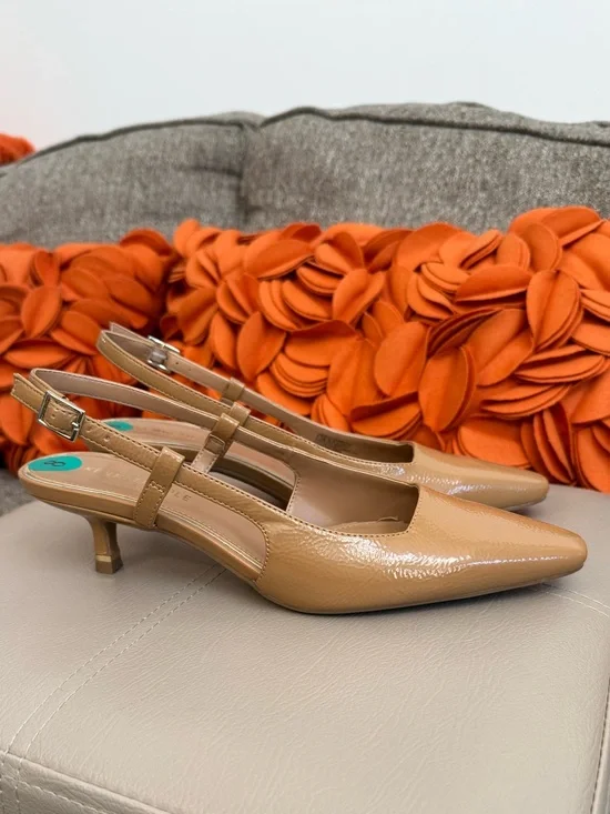 NWOT Kenneth Cole Melissa Slingback Tan Faux Leather Square Toe Kitten Heels