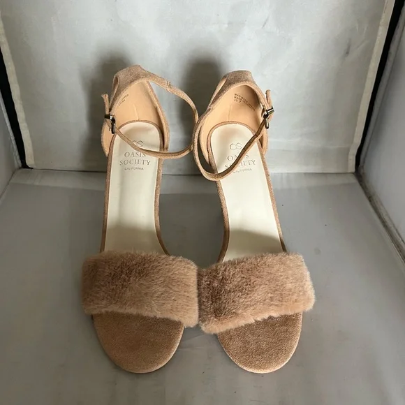 Oasis Society Plush Tan suede Heels 7