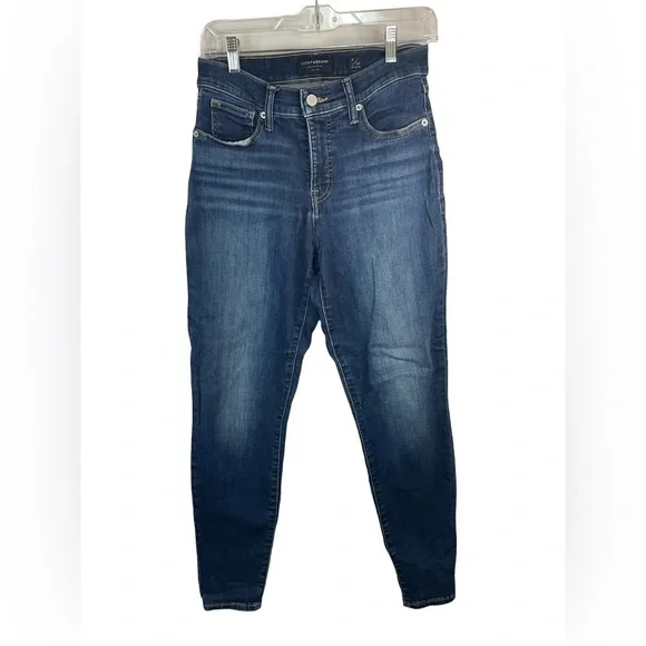 Lucky Brand medium wash skinny jeans. Womens size 8/29, like new!