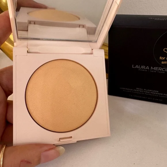 Laura Mercier Real Flawless Luminous Perfecting Powder 