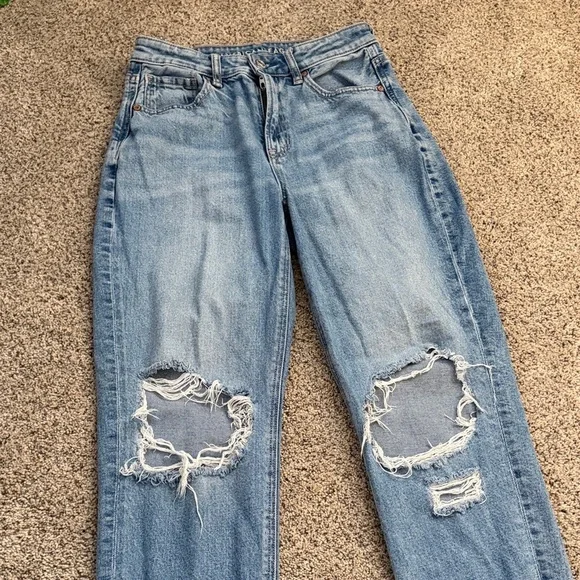 American eagle size 2 mom jean