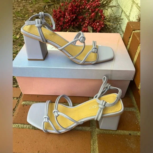 🆕 Lisa and Vicky Lilac color Block Heel Sandals. 7.5