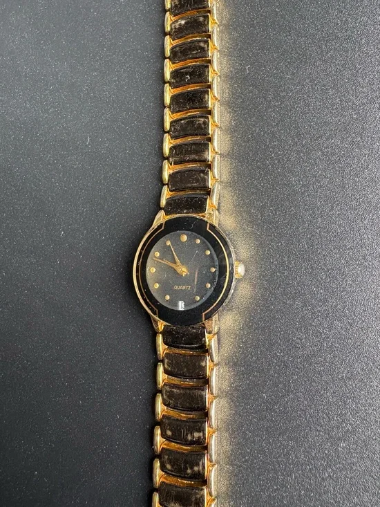 Women’s Vintage Classic Gold Tone Black Dial Quartz Bracelet Watch