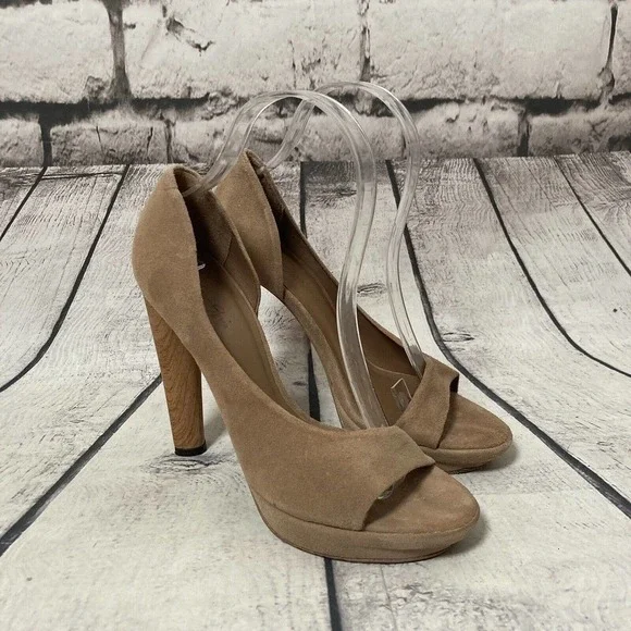 MaxAzria Beige Peep Toe‎ Jac Pump Size 6.5, 37 Made In Brazil All Leather