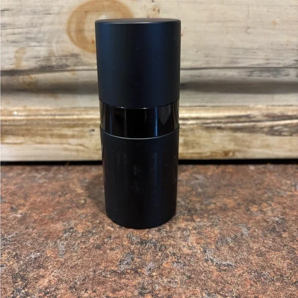 Milk pore eclipse matte setting spray