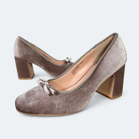 Beast Fashion Velvet Block Heel Pumps With Bow Size 8 Taupe