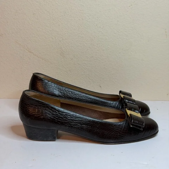 Salvatore Ferragamo Vara Bow Dark Brown Pumps Crocodile-Embossed Leather