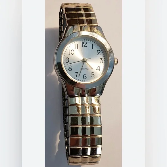Japanese Quartz Gold Tone Vintage Watch W621B 415 PC21 Needs Battery