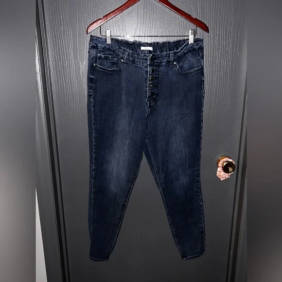 m jeans by maurices™ Limitless Jeggings—Large