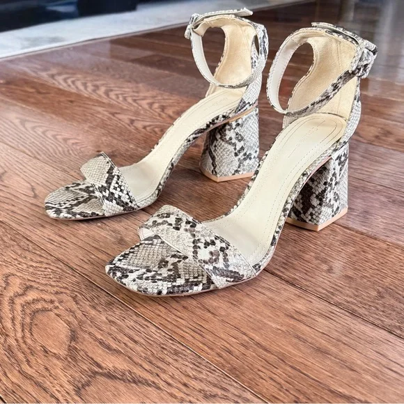 Bershka Snakeskin Heels Square Toe Block Heel Sandals Size 9 Chic Trendy Neutral
