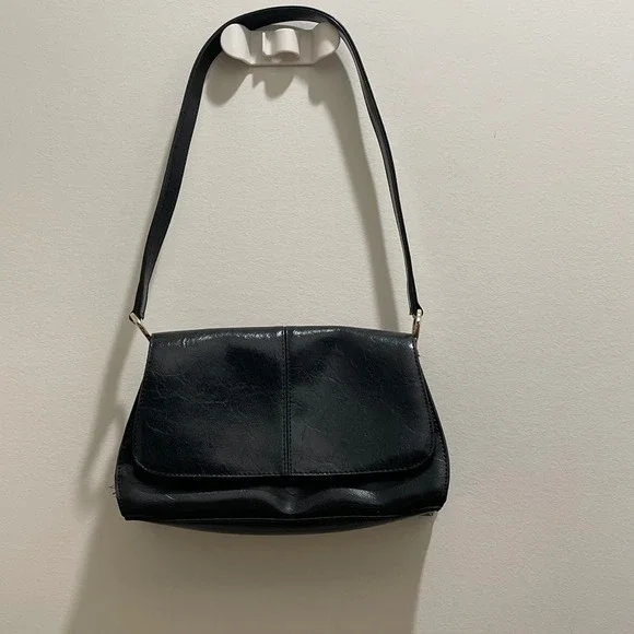 Liz Claiborne Black Faux Leather Shoulder Bag Minimalist Y2K Baguette Flap Bag