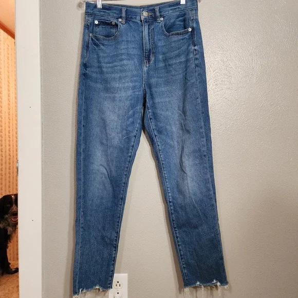 American‎ Eagle Women's Mom Jean Size 6 Raw Hem Blue Distressed Denim