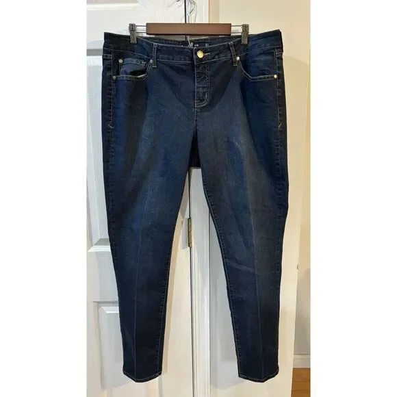 Torrid Women's Jeans Sz 16R Straight Fit Medium Wash Mid‎ Rise