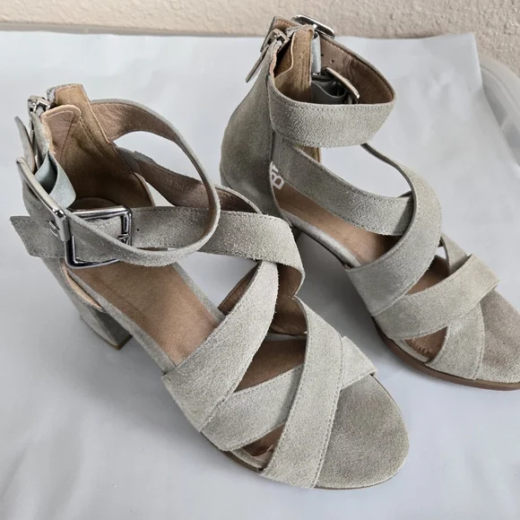 BPizzy Lea Grey Suede Heels Size 6M Pre-Owned In Box #2A4