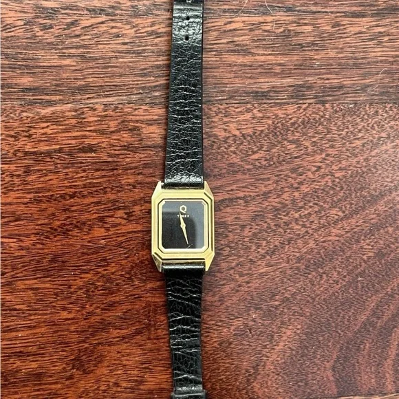 Vintage Timex Q Slim Watch NOT WORKING