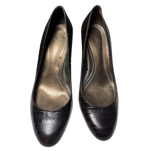 Classic Croc Embossed Almond Toe Pumps Brown Leather‎ Ann Taylor Women 6.5