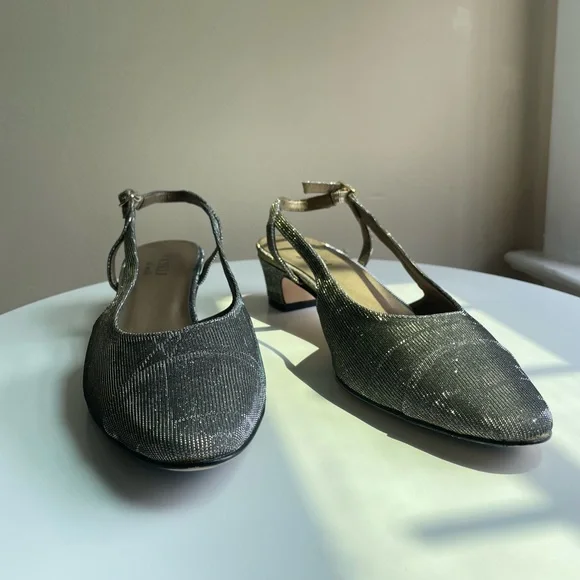 Vaneli Aliz Slingback Heels in Platinum Nizza Metallic Size 9