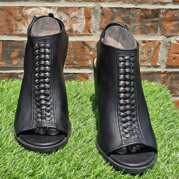 Gap Braided Casual Ankle Strap Pumps Open Toe Black Leather. Women's Size 10