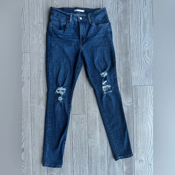 Levi’s 721 High Rise Distressed Skinny Size 31 31x29