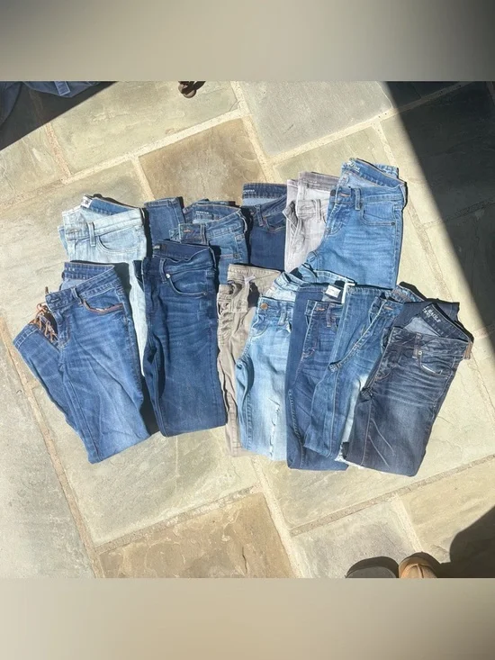 CLOSET CLEAR OUT! 16 pairs of women’s jeans.-Abercrombie,American Eagle & more!