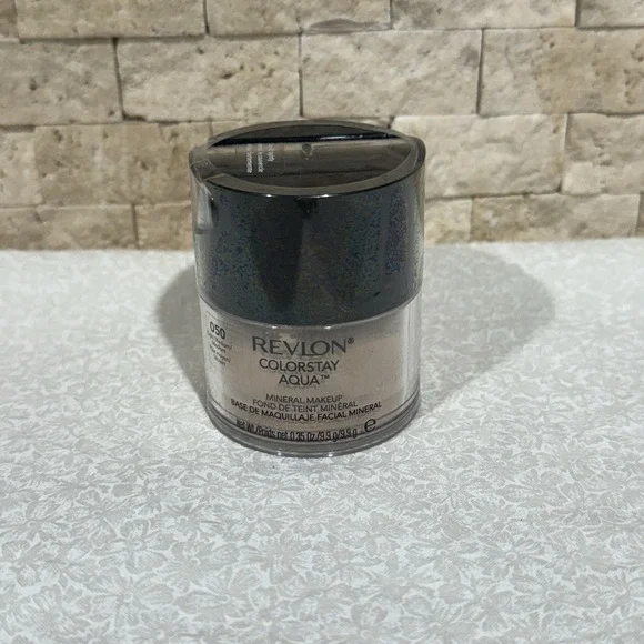 NEW Revlon Colorstay‎ Aqua Mineral Makeup-050 LIGHT MEDIUM/MEDIUM