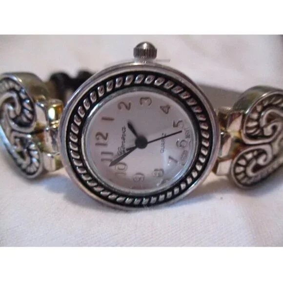 Geneva Watch Round Silver Toned Face Brown Buckle Band Heart Themed New Battery