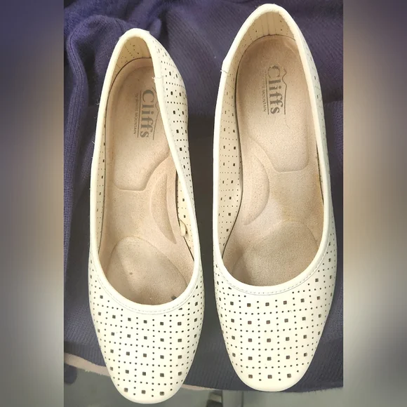 Cliffs By White Mountain Women's Off White Leather 1.75