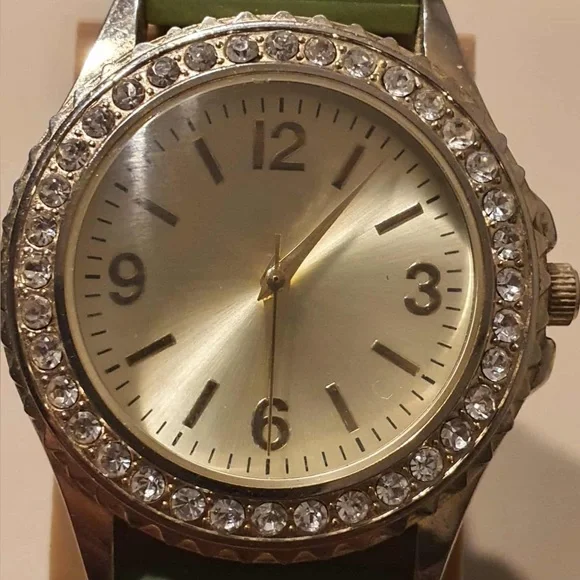 🦋10/$20🦋 Goldtone/Green Rhinestone Silicone Women's Watch