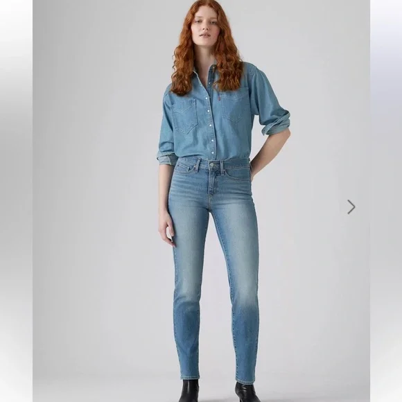 Levi's 314 Light Blue Shaping Straight Women’s Jeans Mid-Rise Size 33x30