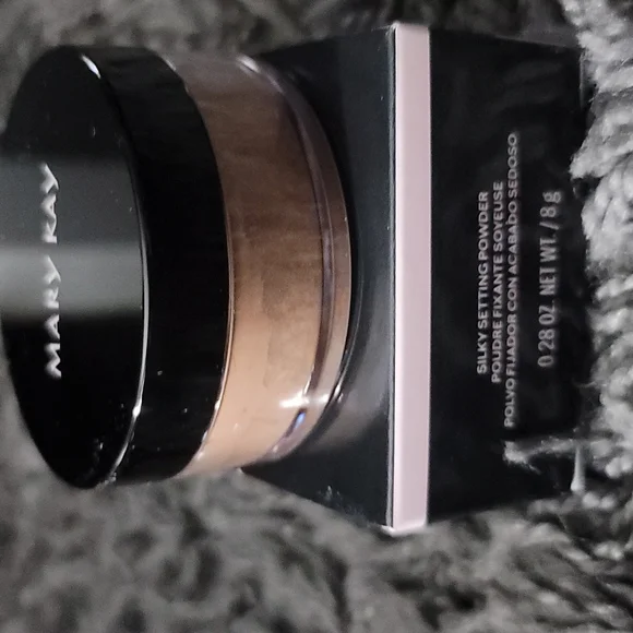 🤎NIB Mary Kay Silky Setting Powder: Light Bronze🤎