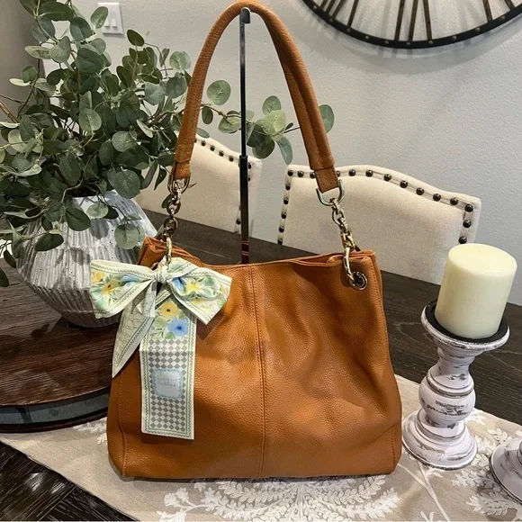 Elegant Currie & Pelle Tan Leather Handbag with Gold Accent