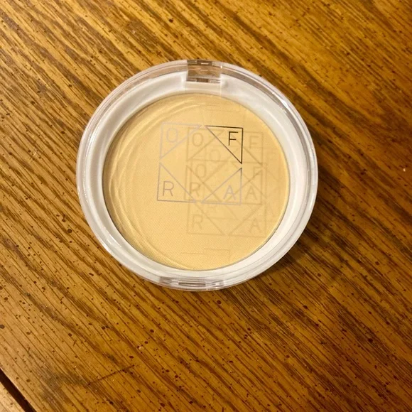 Ofra Airbrush Setting Powder- Brightening Banana- NEW