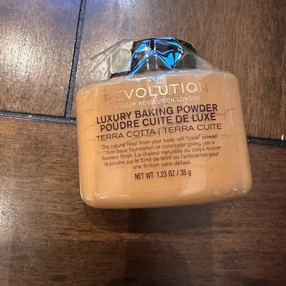 Makeup Revolution Luxury Baking Powder ~ Terra Cotta