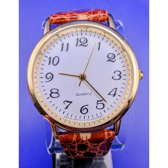 Classic Dressy Round Gold Tone Brown Leather Strap, Analog, Watch New Battery‎