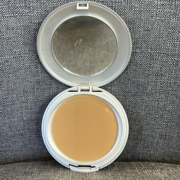 Oil Free & Fragrance Free Pressed Powder “Matte Natural”