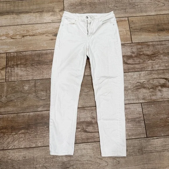 American Eagle Outfitters | White Mom Jeans