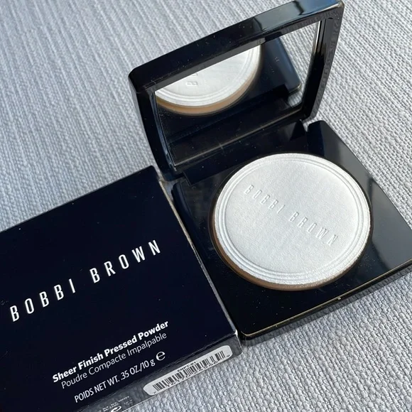 Bobbi Brown Sheer Finish Pressed Setting Powder - pale yellow