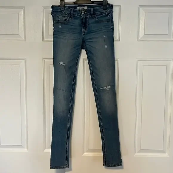 Hollister distressed jeans⭐️‎