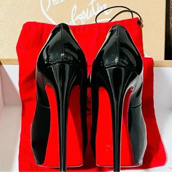 Christian Louboutin Lady Peep Maryjane twist. EU37 Ultra glossy Patent black.