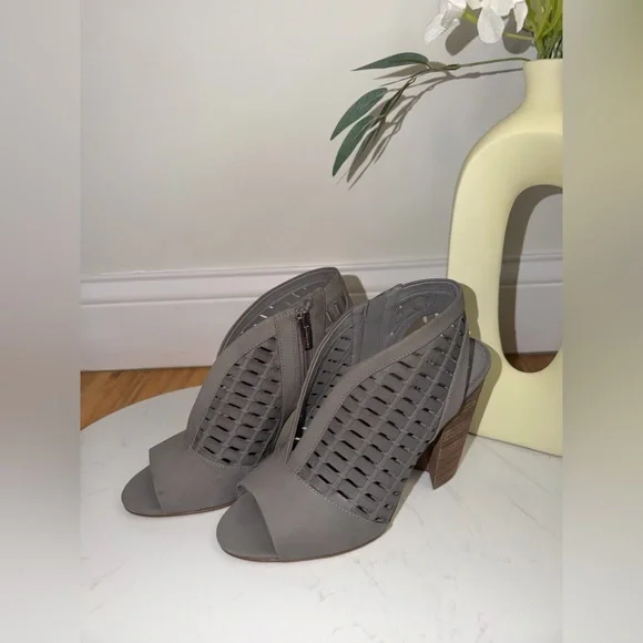 VINCE CAMUTO Korsta Shooties Gray Suede Stacked Block Heel 9.5