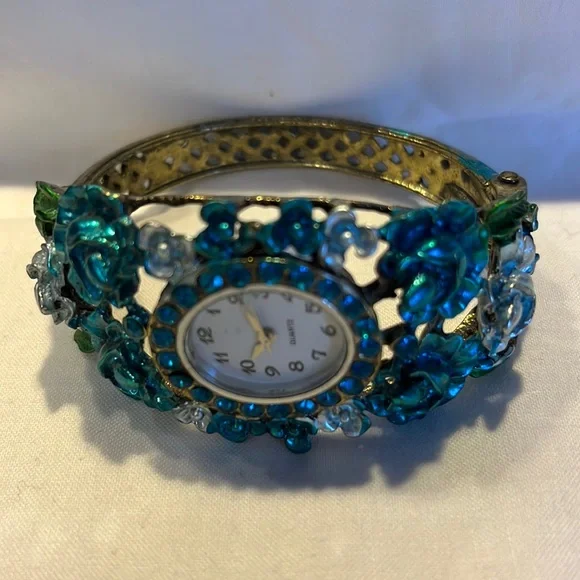 Woman's blue/turquoise clip watch