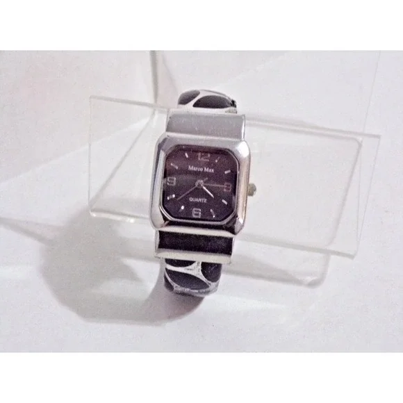 Finesse Quartz Black & Cream Cuff Band Pearl Face Square