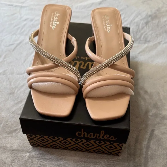 NWT Charles‎ By David Women's 9 1/2M Fusion Slip On Rhinestone Beige Kitten Heel