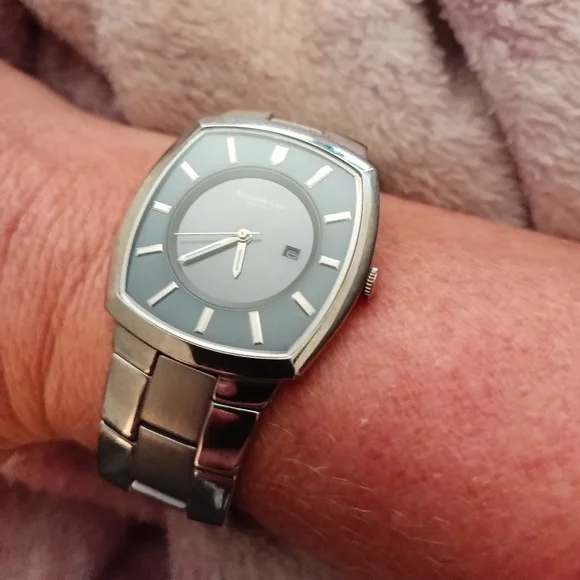 Kenneth Cole womens silver tone bracelet wrist watch